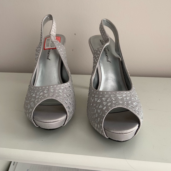 Heels - Picture 4 of 7